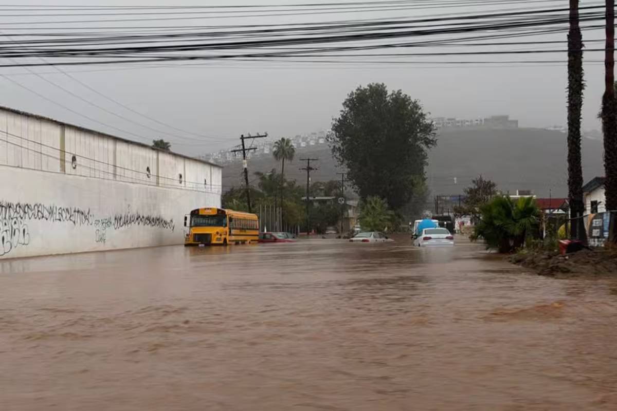 Rachel deja 25 colonias sin luz en Ensenada; continúan inundaciones y cierres viales