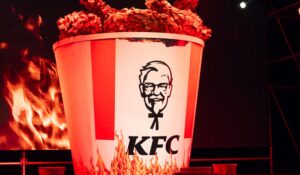 ¿Te atreves a probarlo? KFC presenta Hot Cruji Bravo, una receta de pollo picante que desafía a los consumidores mexicanos