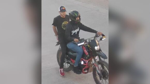 Captan a ladrones intentando robar una motocicleta en el Residencial Andalucía, en Los Mochis, Sinaloa