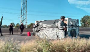 Se registra volcadura de un tractocamión en la México 15 y Juan José Ríos, Sinaloa