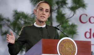 Sheinbaum ordena a Zoé Robledo presentar plan para atender protestas del IMSS; revisarán desabasto y falta de personal
