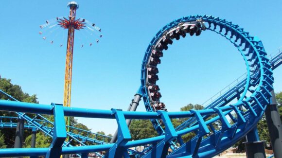 Six Flags cierra 10 montañas rusas en EU y Canadá tras muerte de visitante en Georgia