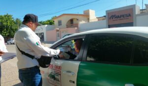 Someten a revisión a 120 taxis en Guamúchil para garantizar condiciones óptimas de servicio; quien no tenga el seguro vigente sale del servicio