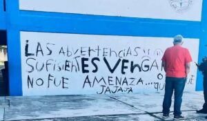 ¡Alerta en Veracruz! Hallan mensaje amenazante y objetos quemados en secundaria; suspenden clases