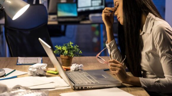 Trabajar de noche podría afectar tu salud: estos son los riesgos del turno nocturno