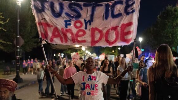 Cornell prohíbe fiestas de fraternidades; denuncia de presunta agresión sexual grupal provoca nuevas medidas