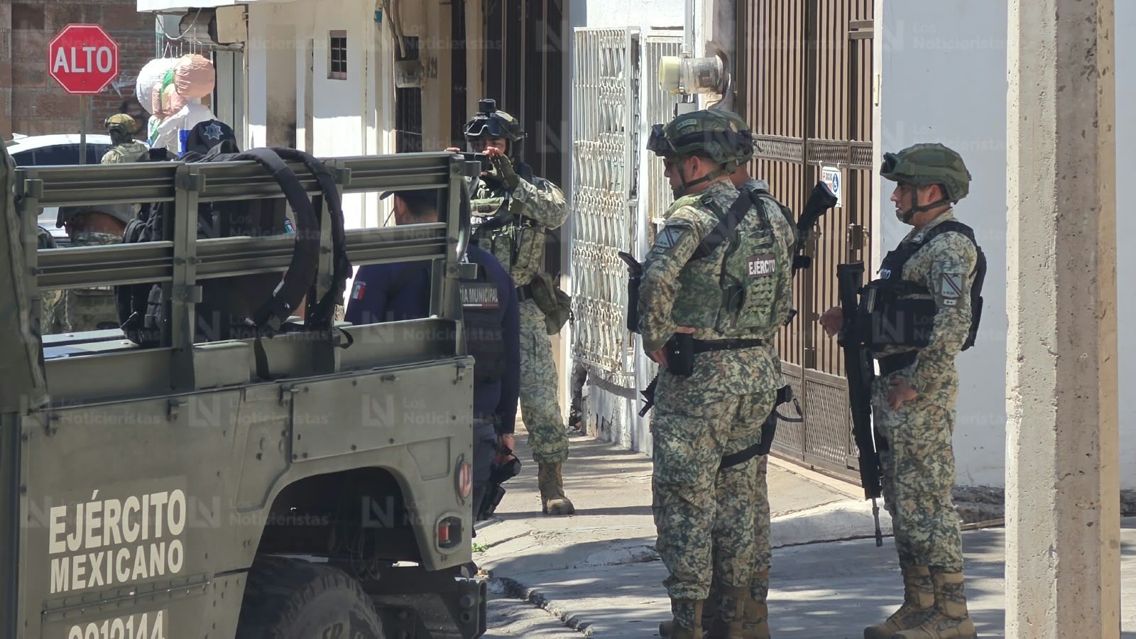 Abandonan cadáver emplayado a espaldas de la estación central de bomberos en Culiacán, Sinaloa