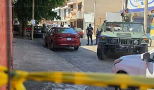 Abandonan cadáver emplayado atrás de la estación central de bomberos en Culiacán, Sinaloa