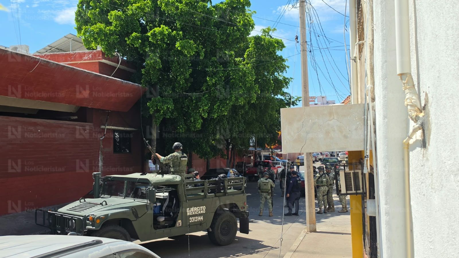 Abandonan cadáver emplayado a espaldas de la estación central de bomberos en Culiacán, Sinaloa