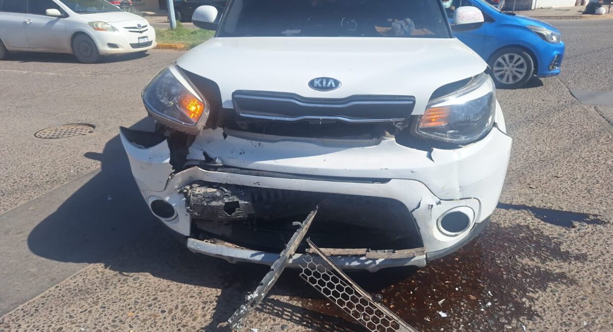 Choque entre dos vehículos deja lesionados a dos menores en Guasave, Sinaloa