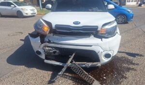 Choque entre dos vehículos deja lesionados a dos menores en Guasave, Sinaloa