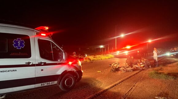 Choque entre motocicletas deja dos jóvenes lesionados en Los Suárez, Ahome, Sinaloa