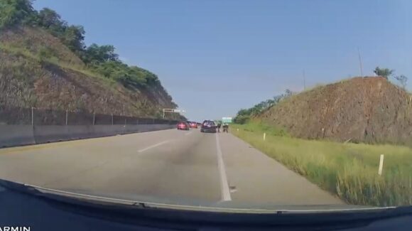 Dos ciclistas son atropellados en la autopista Mazatlán-Culiacán, Sinaloa; camioneta termina volcada