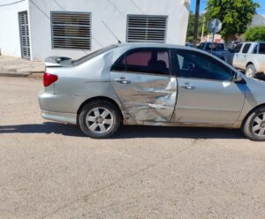 Joven motociclista resulta lesionado tras choque en el bulevar 20 de Noviembre, en Guasave