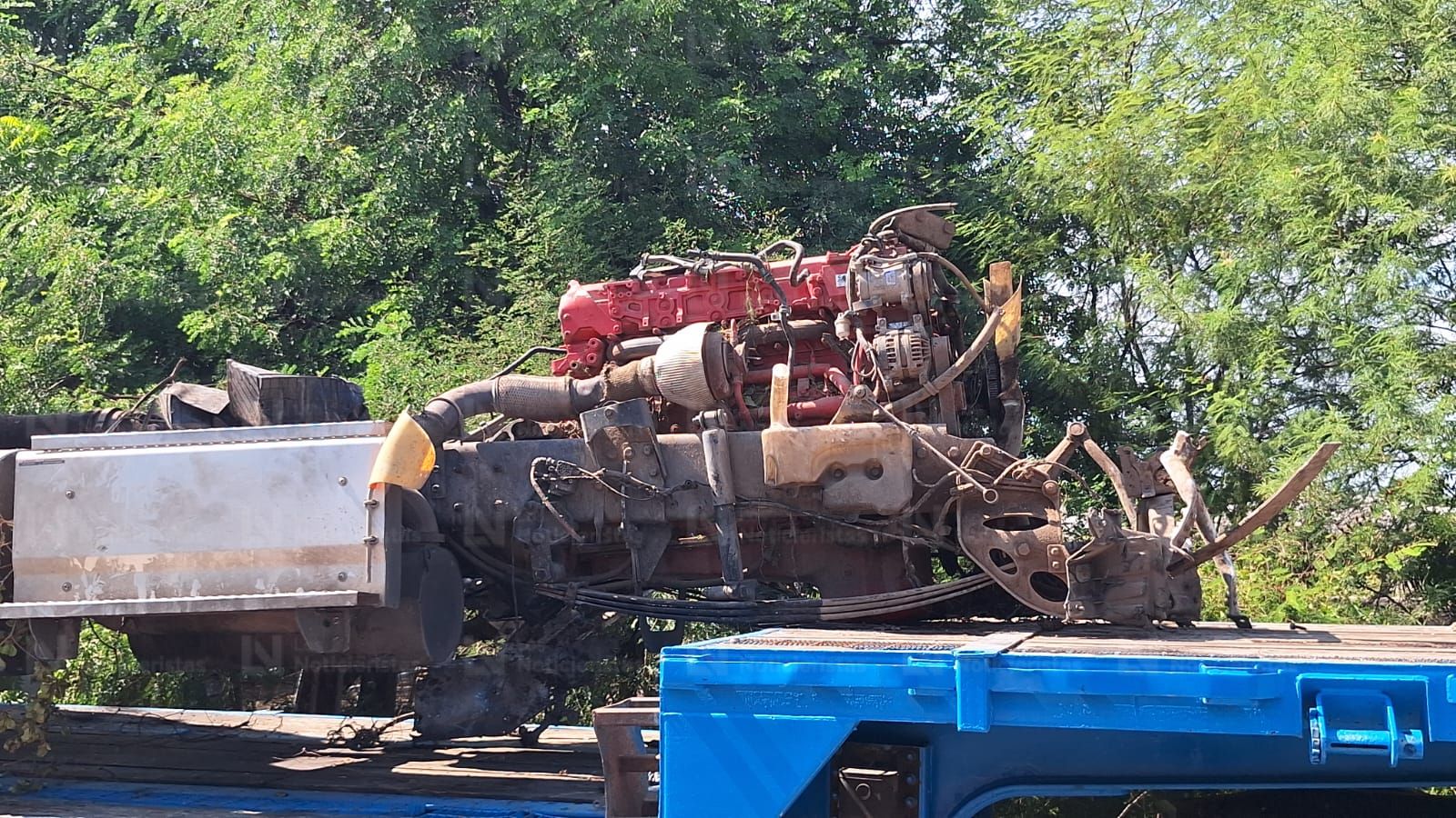 Tren impacta y arrolla un tráiler con cisternas de combustible en el sector Feria Ganadera de Culiacán