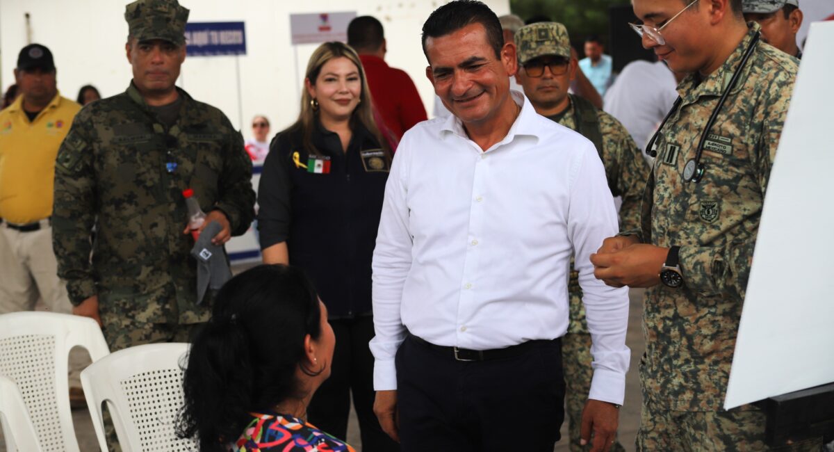 Acerca Ayuntamiento de Navolato servicios de salud y atención ciudadana a familias de cinco colonias