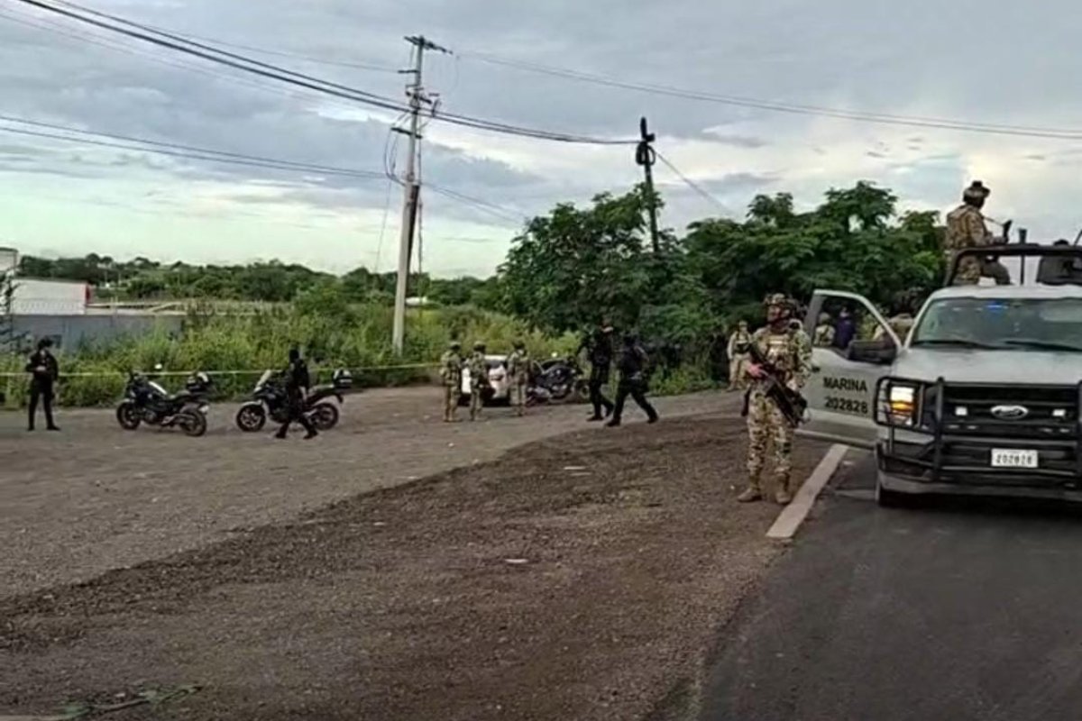 Agreden a balazos a Policías Municipales de Mazatlán en la carretera que conduce al Aeropuerto