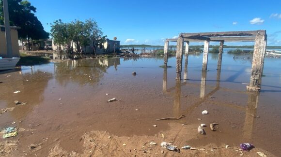 ¡Hasta la cocina! Agua del mar se introduce a 50 viviendas en comunidades pesqueras de Ahome, principalmente en El Colorado