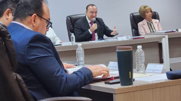 Entrega Antonio Menéndez su segundo informe al Cabildo de Ahome; regidores analizaron el cuadernillo