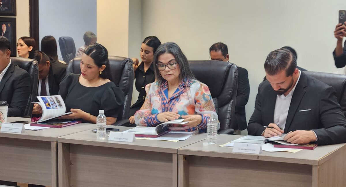 Cuestionan regidores de oposición sobre el Segundo Informe de gobierno del alcalde de Ahome tras recibir el cuadernillo