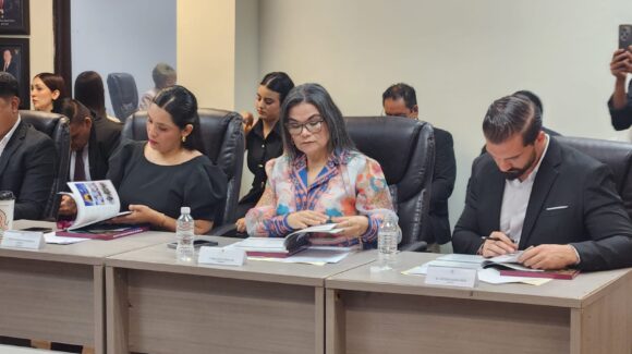 Cuestionan regidores de oposición sobre el Segundo Informe de gobierno del alcalde de Ahome tras recibir el cuadernillo