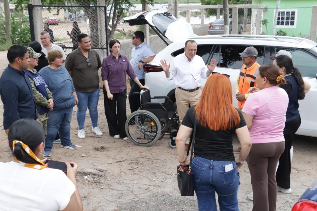 Alcalde de Ahome supervisa refugio temporal en El Colorado