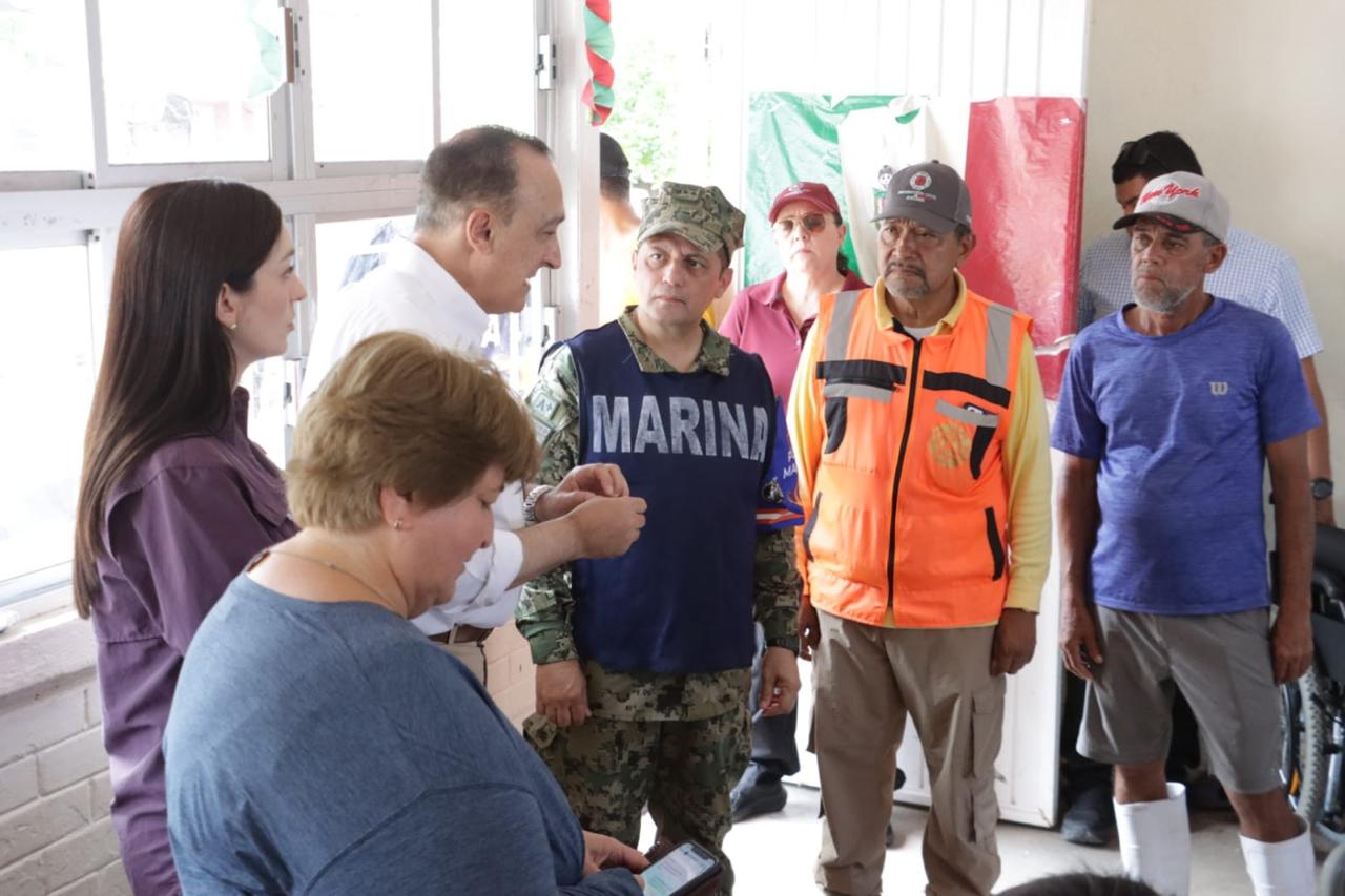 Alcalde de Ahome supervisa refugio temporal en El Colorado