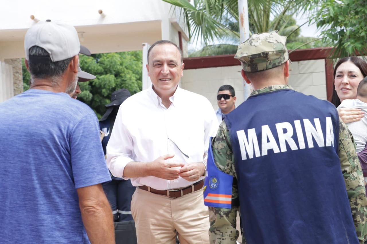Alcalde de Ahome supervisa refugio temporal en El Colorado