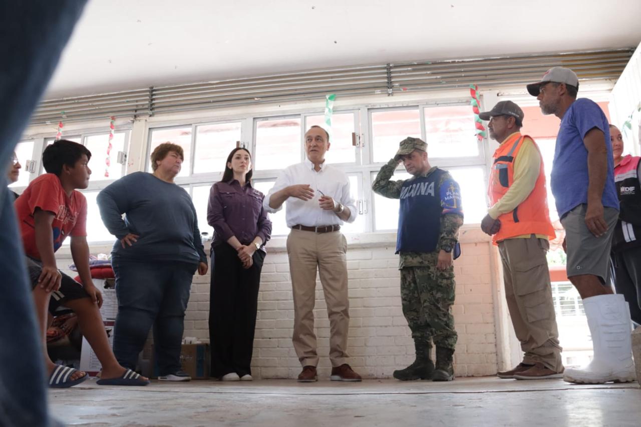 Alcalde de Ahome supervisa refugio temporal en El Colorado