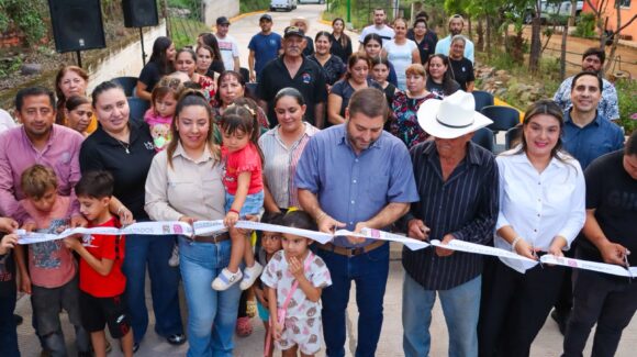 José Paz López compromete rehabilitación de camino de la comunidad de San Antonio de los Ortiz, Badiraguato, Sinaloa