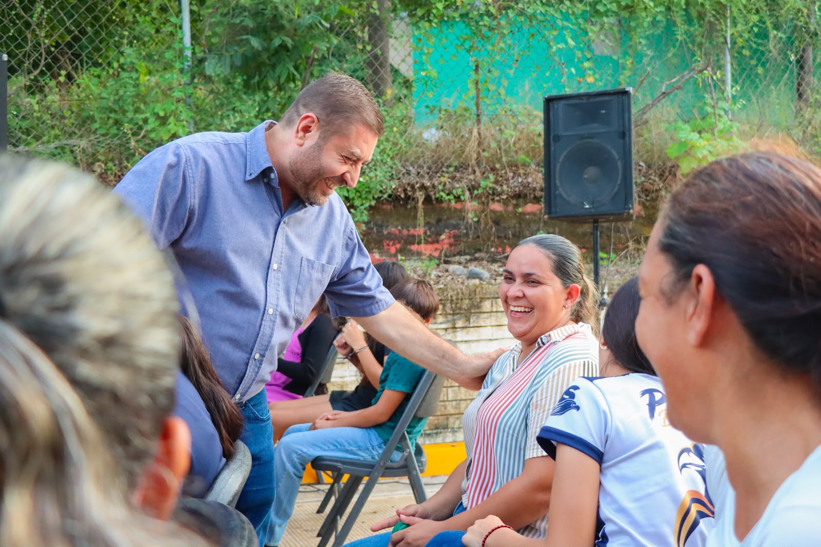 Alcalde de Badiraguato llega con apoyos y obras a San Antonio de los Ortiz