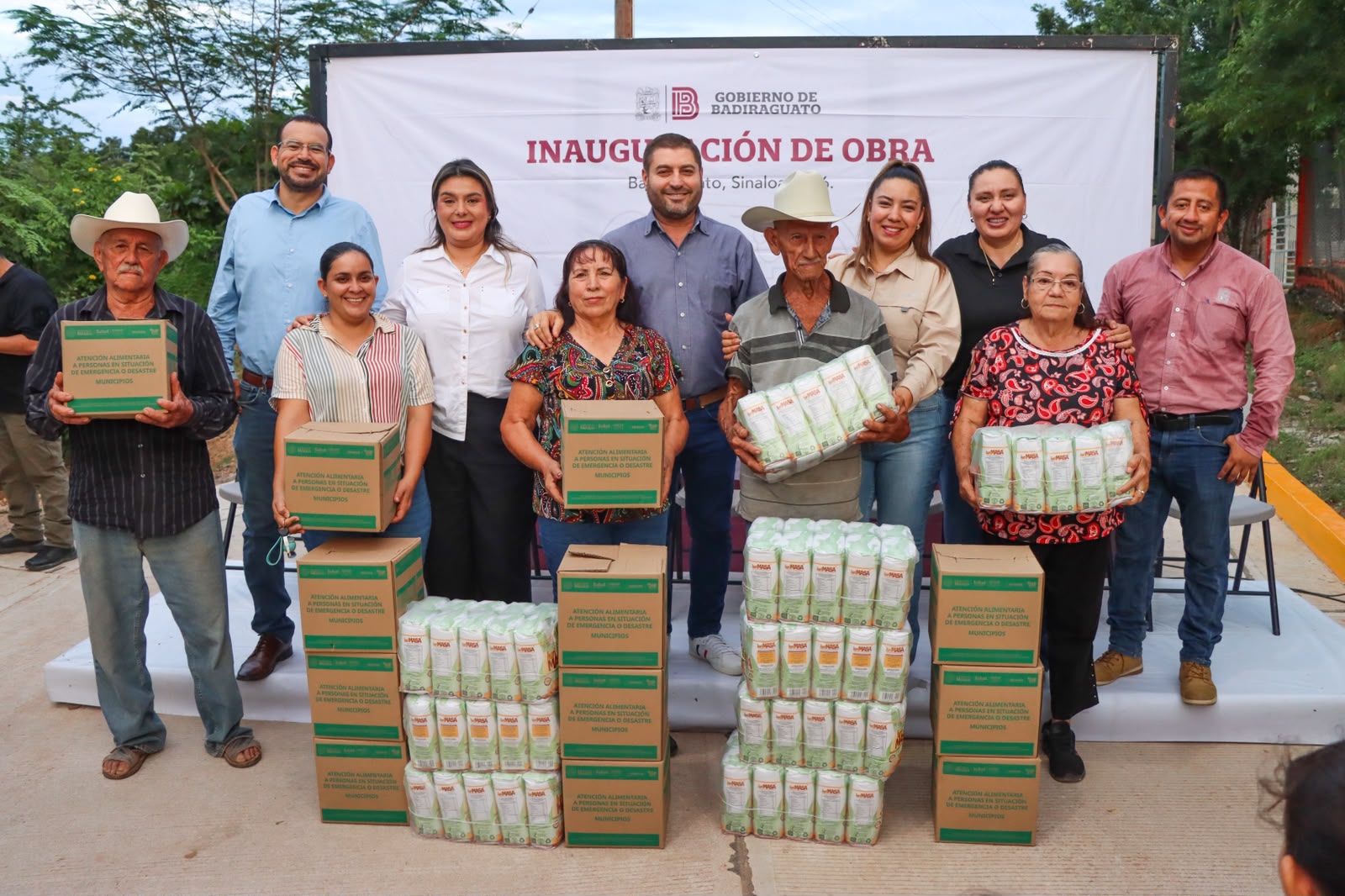 Alcalde de Badiraguato llega con apoyos y obras a San Antonio de los Ortiz