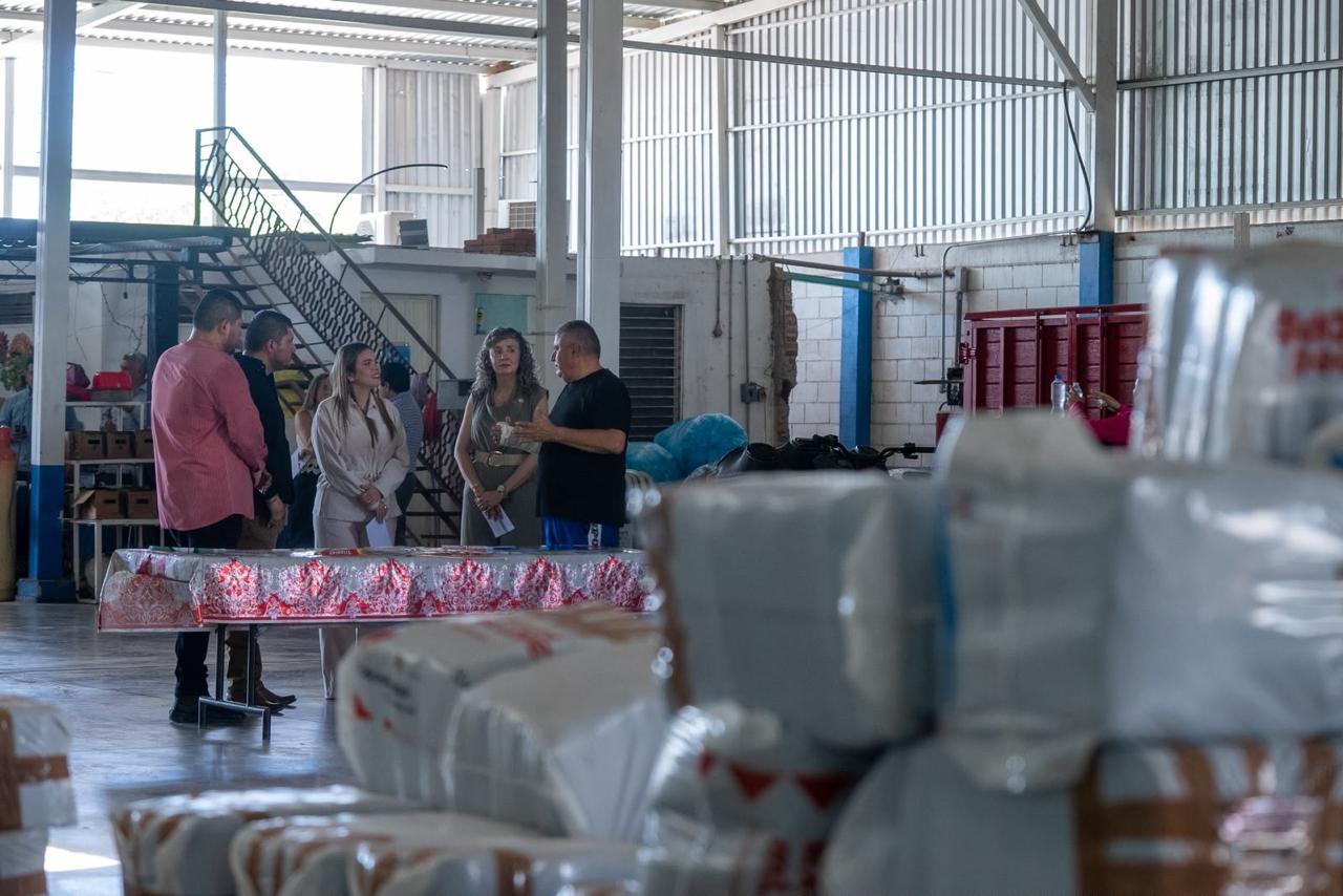 Alcaldesa de Culiacán entrega apoyo de programa Impulso Nafin