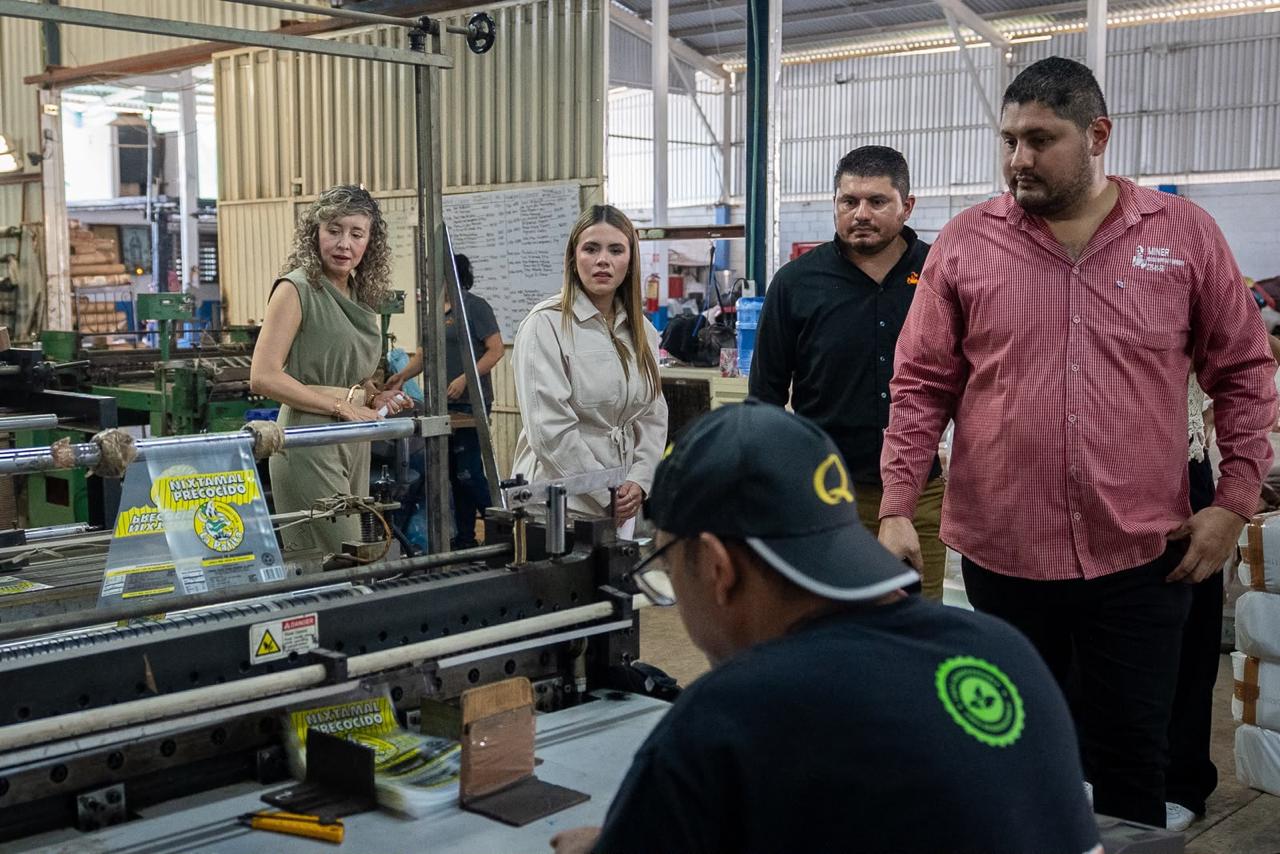 Alcaldesa de Culiacán entrega apoyo de programa Impulso Nafin