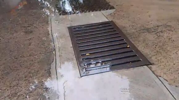 ¡No levantes las tapas de alcantarilla! Mareas altas por Simón pueden provocar retorno de aguas negras en Mazatlán, Sinaloa advierte la Jumapam