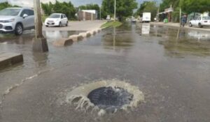 ¡No destapes las alcantarillas por las lluvias! Jumapam advierte sobre taponamientos y aguas negras en Mazatlán, Sinaloa