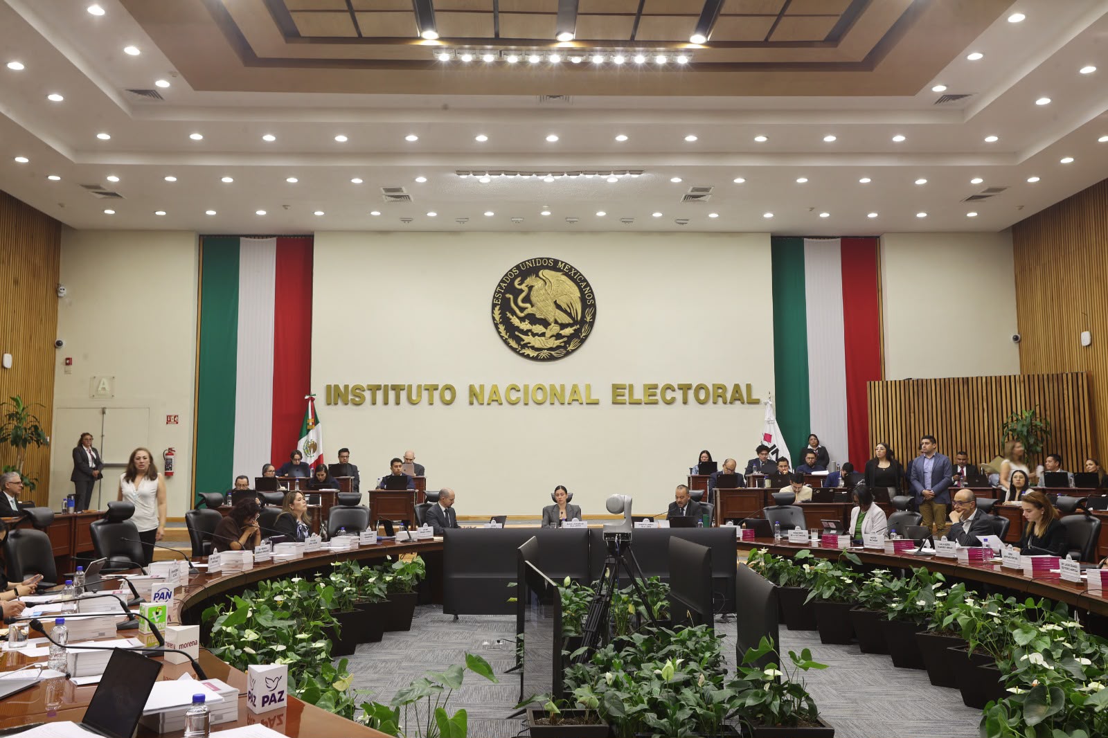 Alfredo Camacho es nombrado consejero electoral del IEES