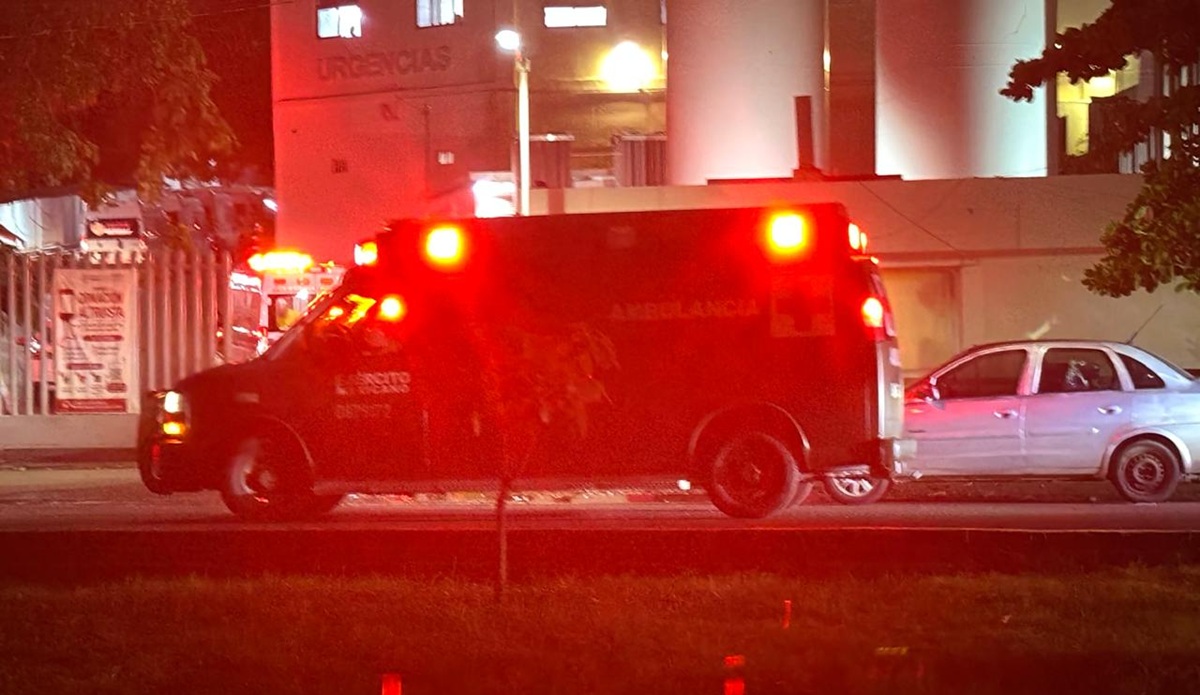 Ambulancia del Ejército traslada a militares lesionados en Badiraguato a hospital de Culiacán