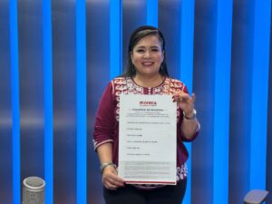 Ana Ayala seguirá recorriendo casa por casa en Ahome