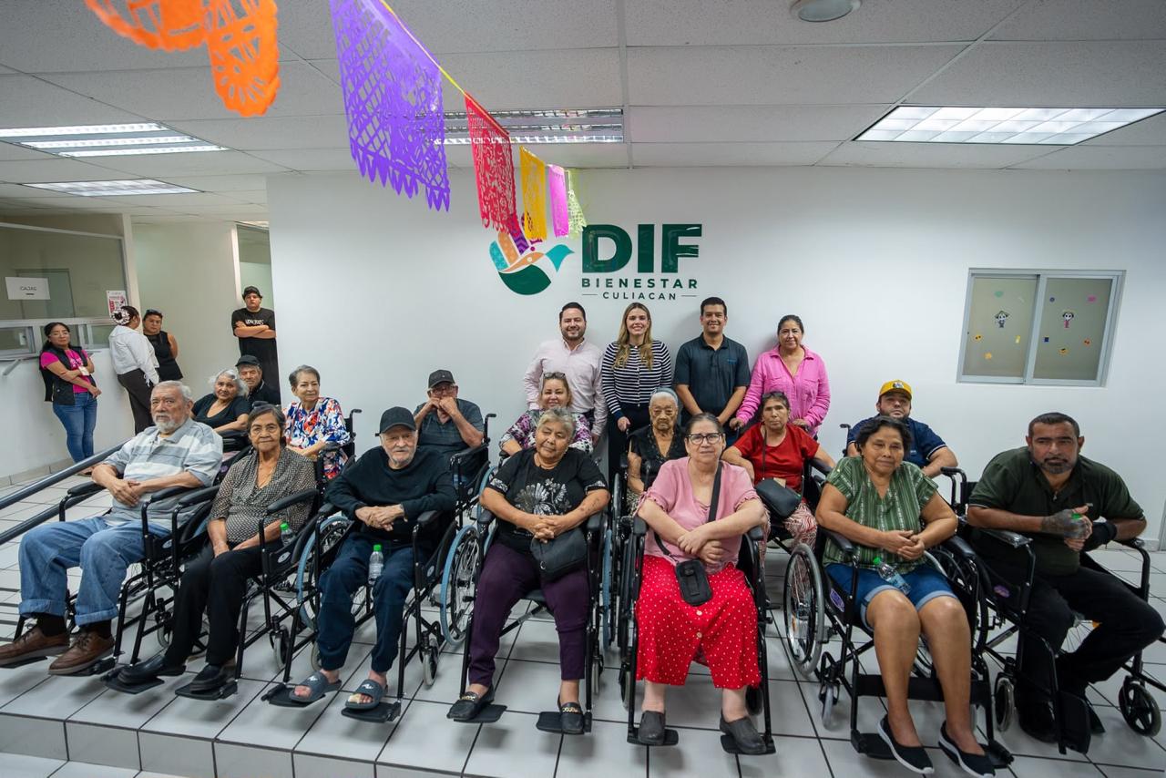 Ana Miriam entrega sillas de ruedas en Culiacán