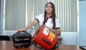 ¿Cómo funciona el extintor acústico inventado por Ángela, estudiante del Cetis que ganó oro en competencia internacional?