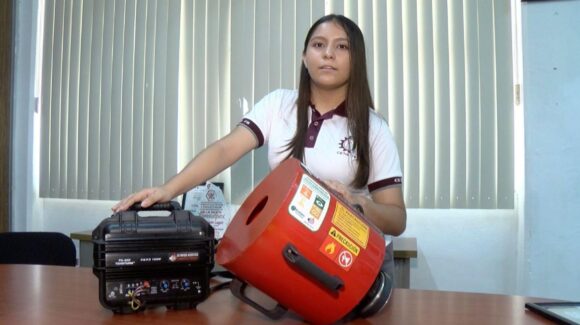 ¿Cómo funciona el extintor acústico inventado por Ángela, estudiante del Cetis que ganó oro en competencia internacional?