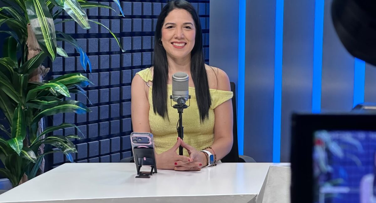 Angelina Valenzuela considera que aspirantes de Morena con cargos debieron pedir licencia