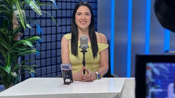 Angelina Valenzuela considera que aspirantes de Morena con cargos debieron pedir licencia