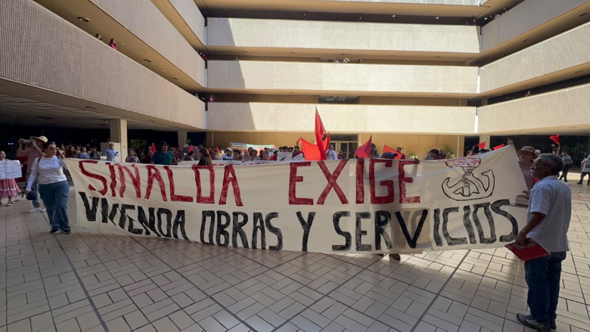 antorchistas se manifiestan en palacio de gobierno en culiacan