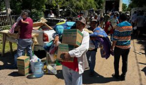¡Ahora sí llegaron los apoyos! Gobierno del Estado entrega ayuda a 175 familias de La Pitahaya, Guasave