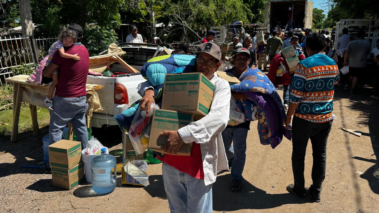 Llegan apoyos en La Pitahaya