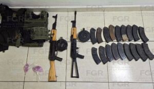 Van a prisión dos detenidos con 75 explosivos, armas y metanfetamina en Concordia, Sinaloa