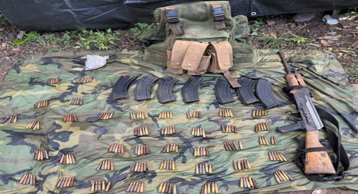 Ejército inhabilita dos campamentos clandestinos en Concordia, Sinaloa; asegura armas y droga
