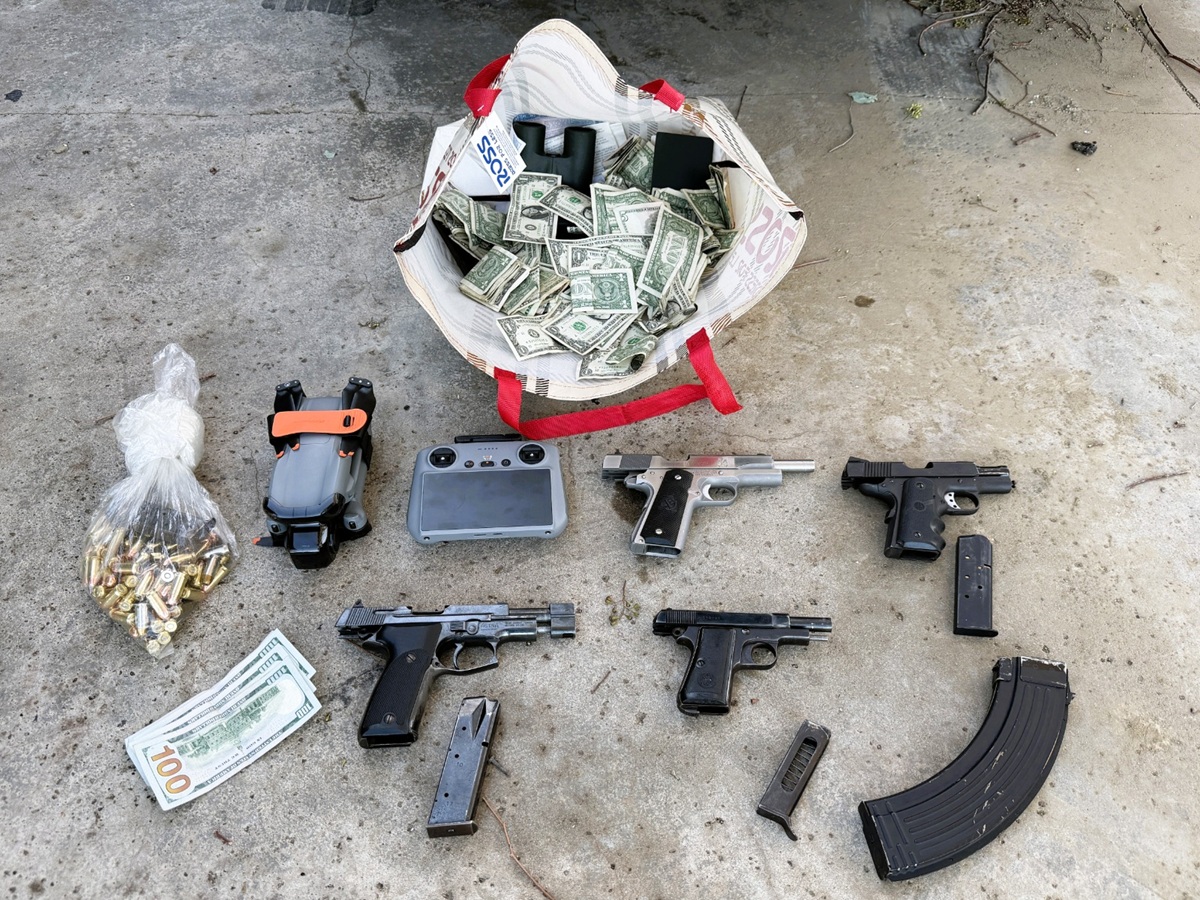 Armas y dinero de presuntos miembros del Cártel de Sinaloa en California